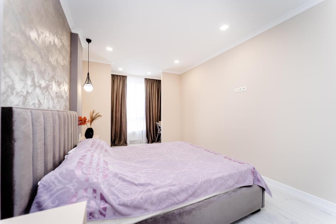 2-Bedroom Family Grandeur Apartment Chişinǎu Buitenkant foto